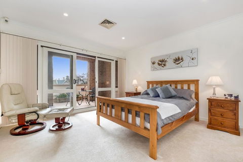 Adelaide Style Accommodation-Close To City-North Adelaide-3 Bdrm- FREE Parking - Redcliffe Tourism 14