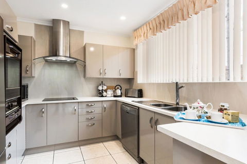 Adelaide Style Accommodation-Close To City-North Adelaide-3 Bdrm- FREE Parking - Redcliffe Tourism 6