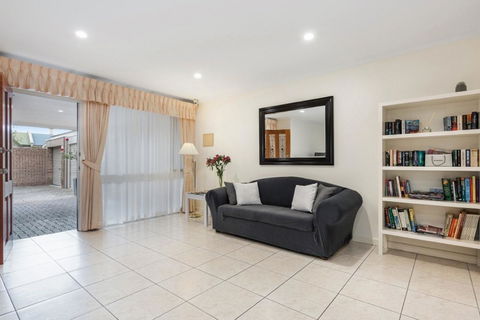 Adelaide Style Accommodation-Close To City-North Adelaide-3 Bdrm- FREE Parking - Redcliffe Tourism 7