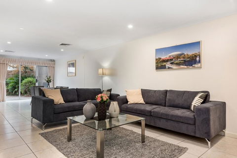 Adelaide Style Accommodation-Close To City-North Adelaide-3 Bdrm- FREE Parking - Redcliffe Tourism 0