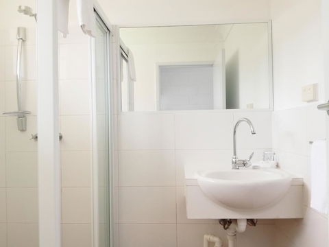 Arcadia Motel - Redcliffe Tourism 9