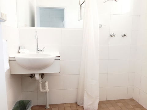 Arcadia Motel - Redcliffe Tourism 13