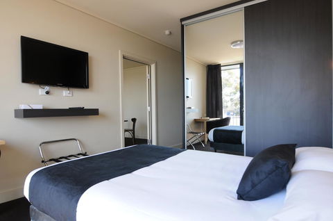 Mansfield Park Hotel - Redcliffe Tourism 1