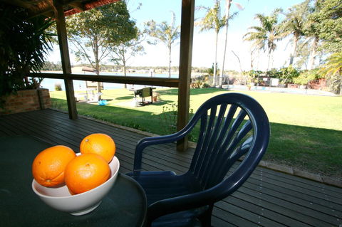 Lake Edge Apartments - Redcliffe Tourism 16