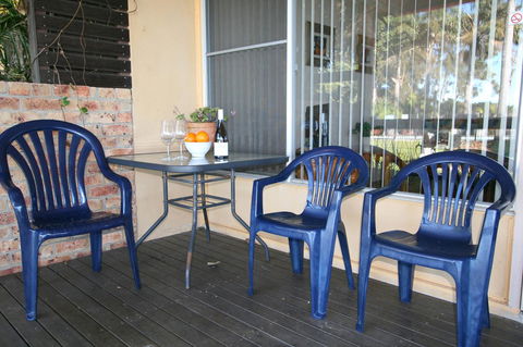 Lake Edge Apartments - Redcliffe Tourism 19