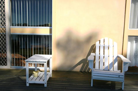 Lake Edge Apartments - Redcliffe Tourism 8