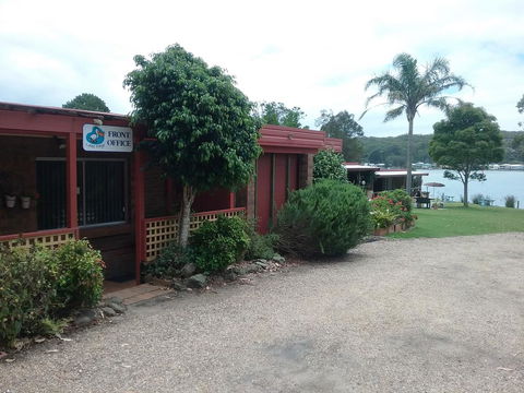 Lake Edge Apartments - Redcliffe Tourism 1