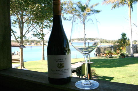 Lake Edge Apartments - Redcliffe Tourism 13