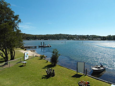 Lake Edge Apartments - Redcliffe Tourism 3