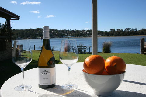 Lake Edge Apartments - Redcliffe Tourism 29