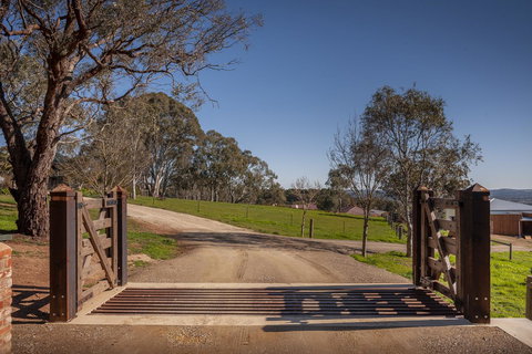 Angaston Saleyards Luxury Accommodation - Redcliffe Tourism 31