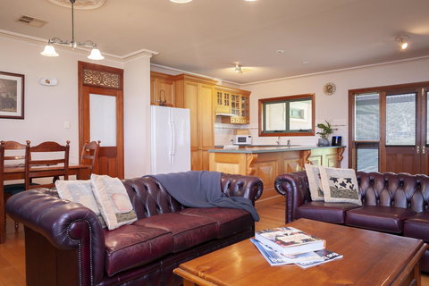 Angaston Saleyards Luxury Accommodation - Redcliffe Tourism 5