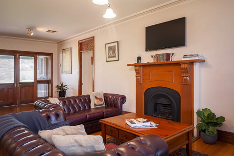 Angaston Saleyards Luxury Accommodation - Redcliffe Tourism 24