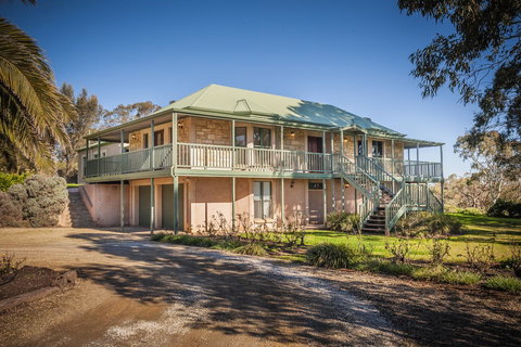 Angaston Saleyards Luxury Accommodation - Redcliffe Tourism 0