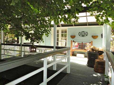 Aldgate Valley Bed And Breakfast - Redcliffe Tourism 17