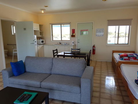 Marion Bay Holiday Villas - Redcliffe Tourism 12