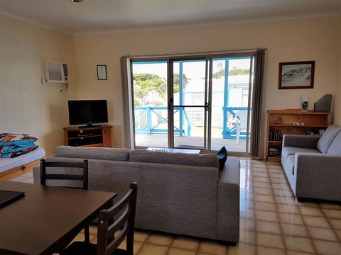 Marion Bay Holiday Villas - Redcliffe Tourism 10