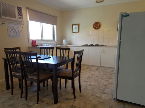 Marion Bay Holiday Villas - Redcliffe Tourism 14