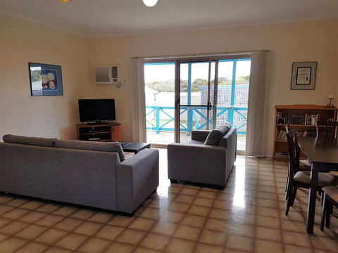 Marion Bay Holiday Villas - Redcliffe Tourism 1