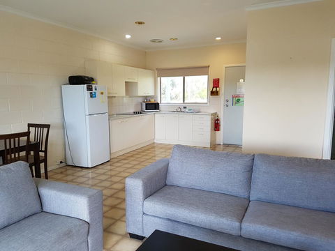 Marion Bay Holiday Villas - Redcliffe Tourism 0