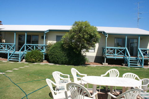 Marion Bay Holiday Villas - Redcliffe Tourism 6