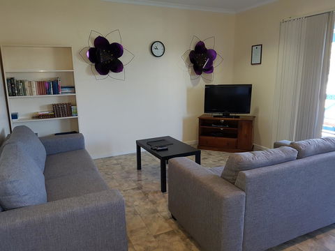 Marion Bay Holiday Villas - Redcliffe Tourism 11