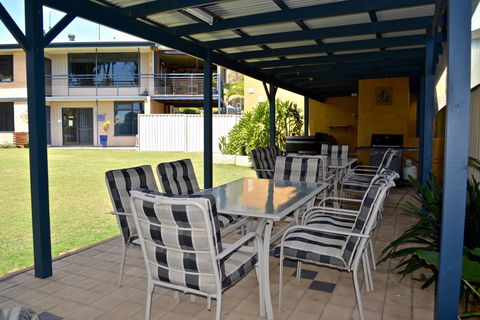 Longbeach Apartments - Redcliffe Tourism 4
