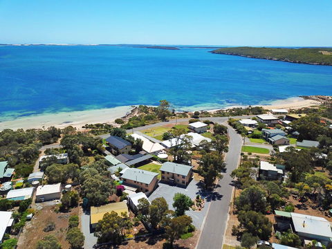 Longbeach Apartments - Redcliffe Tourism 1