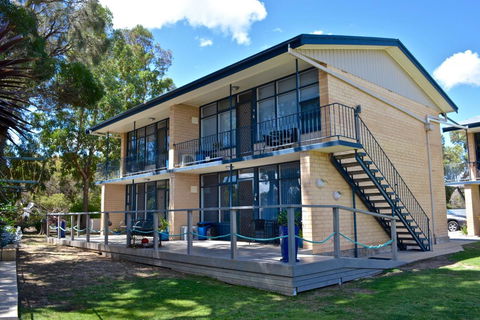 Longbeach Apartments - Redcliffe Tourism 0