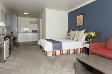 Bathurst Motor Inn - Redcliffe Tourism 11