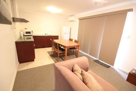 Port Vincent Motel & Apartments - Redcliffe Tourism 4