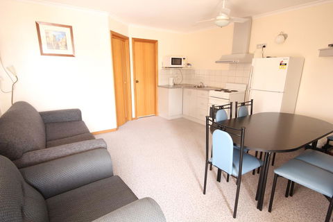 Port Vincent Motel & Apartments - Redcliffe Tourism 20