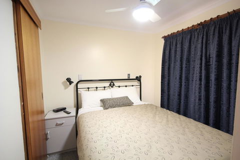 Port Vincent Motel & Apartments - Redcliffe Tourism 18