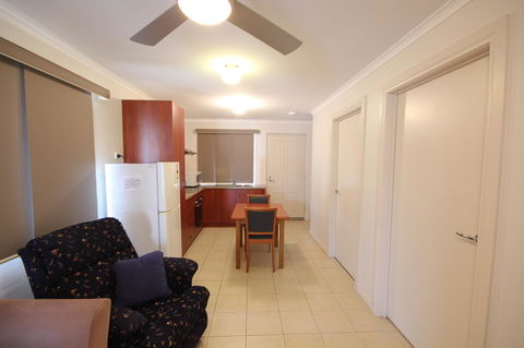 Port Vincent Motel & Apartments - Redcliffe Tourism 8