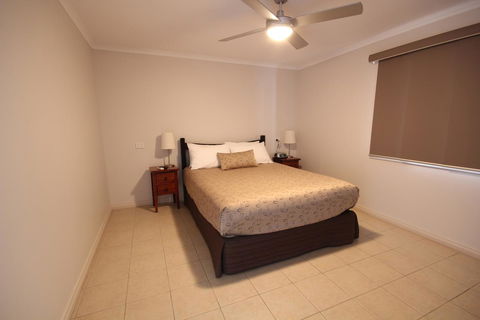 Port Vincent Motel & Apartments - Redcliffe Tourism 5
