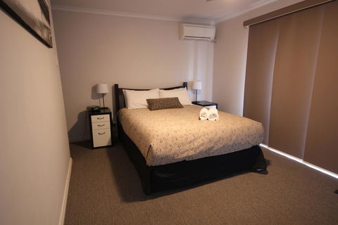 Port Vincent Motel & Apartments - Redcliffe Tourism 9
