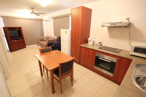 Port Vincent Motel & Apartments - Redcliffe Tourism 7