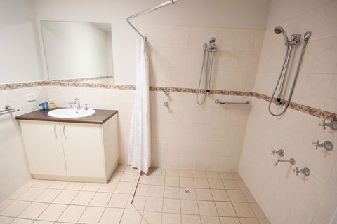 Port Vincent Motel & Apartments - Redcliffe Tourism 3