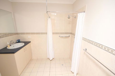 Port Vincent Motel & Apartments - Redcliffe Tourism 12