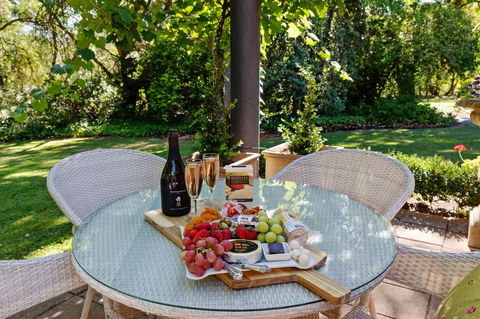 Adelaide Hills Retreats - Redcliffe Tourism 14
