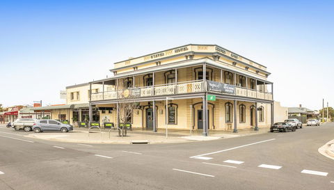 Nightcap At Exeter Hotel - Redcliffe Tourism 4