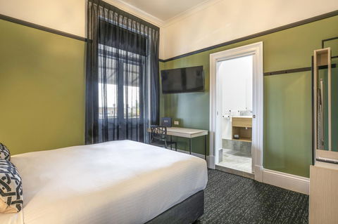 Nightcap At Exeter Hotel - Redcliffe Tourism 24