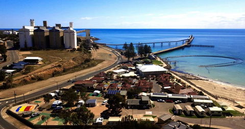 Wallaroo Beachfront Tourist Park - Redcliffe Tourism 2