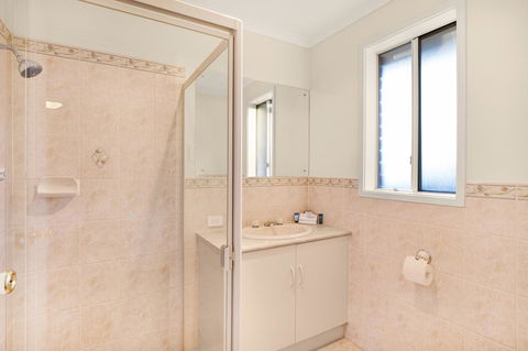 Adelaide Road Motor Lodge - Redcliffe Tourism 1