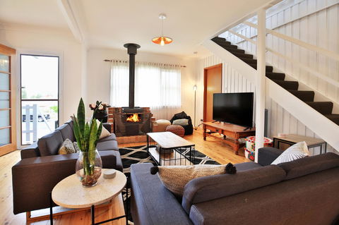 Hudson Bay @ Basin View-Pet Friendly-15 Mins To Hyams Beach - Redcliffe Tourism 0