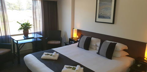 Nightcap At Hotel Victor - Redcliffe Tourism 2