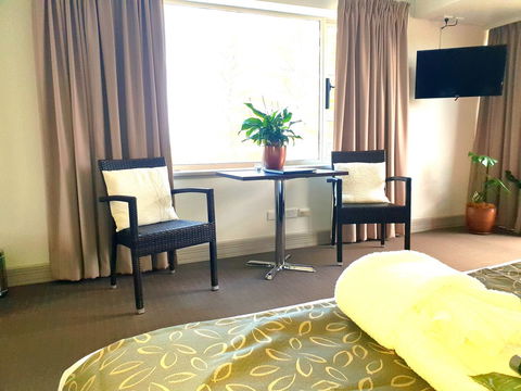Nightcap At Hotel Victor - Redcliffe Tourism 10