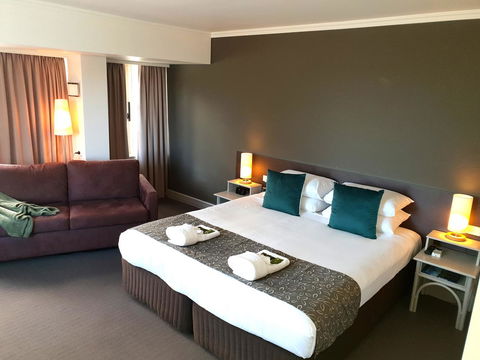 Nightcap At Hotel Victor - Redcliffe Tourism 11