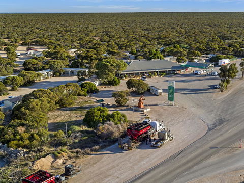 Border Village Roadhouse - Redcliffe Tourism 6