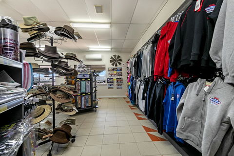 Border Village Roadhouse - Redcliffe Tourism 11